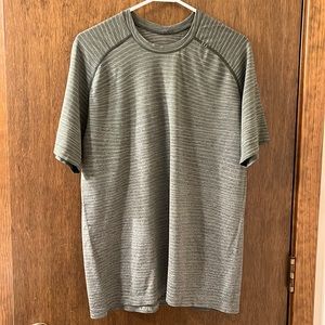 lululemon Metal Vent Tech Short-Sleeve Shirt - Large